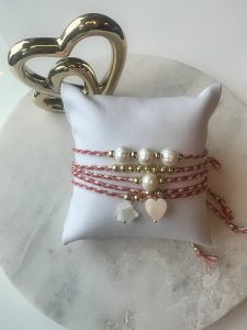 Red and white single pearl bracelet